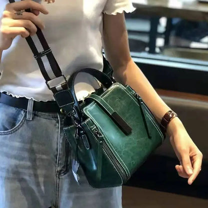 Elegante bolso bandolera de piel auténtica