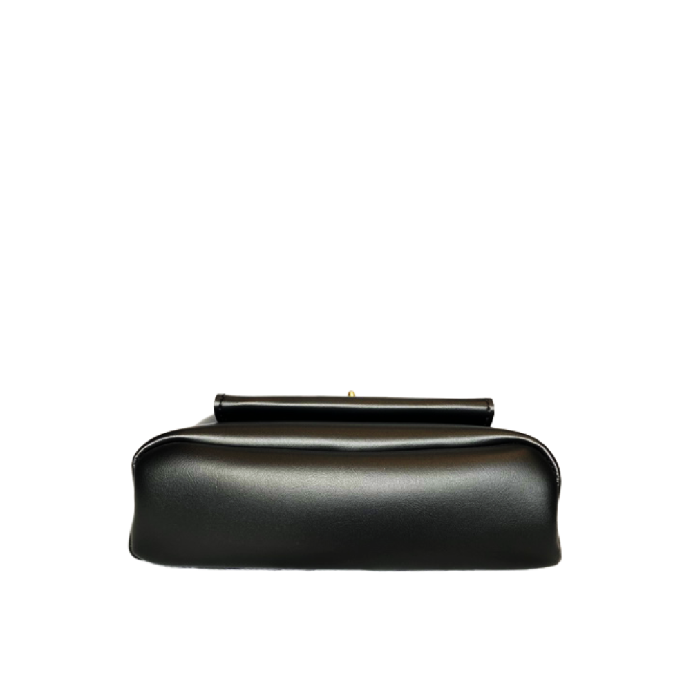 Bolso vintage con cierre de beso: el imprescindible retro chic de Grace