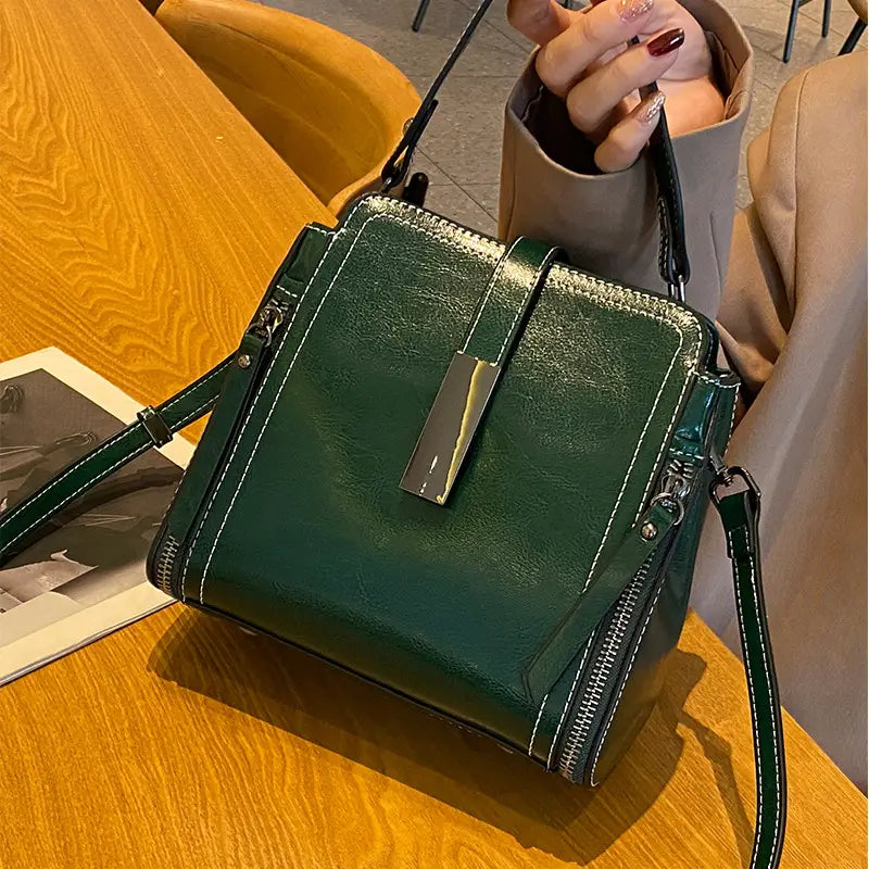 Bolso bandolera retro con correa ajustable
