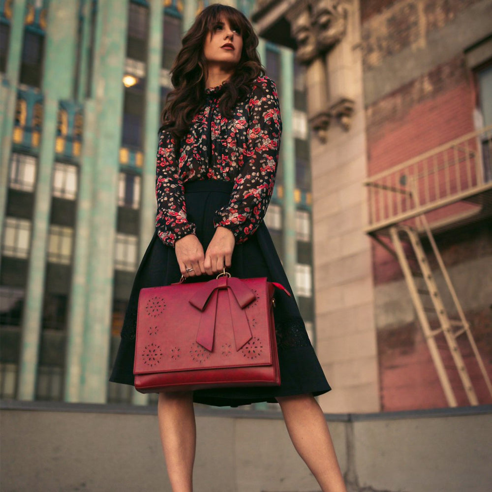 Elegante bolso tipo cartera con pajarita de Grace